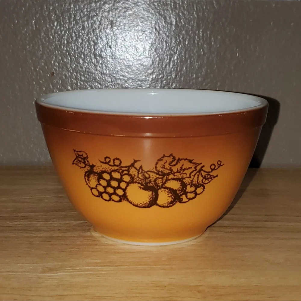 Pyrex vintage mixing bowls